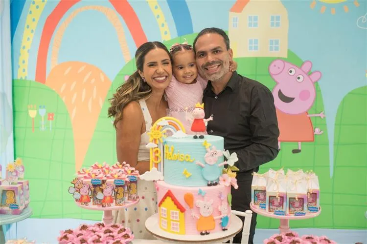 Isa Xavier e Fernando Guanabara festejam os três aninhos da filha Heloísa