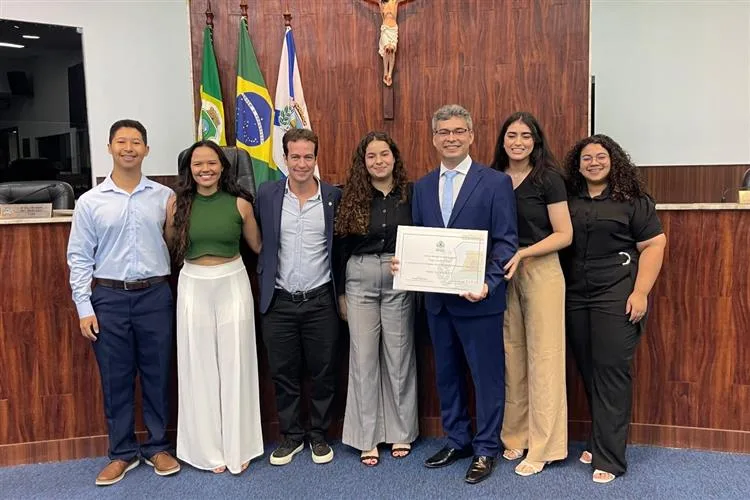 Felipe Ribeiro recebe homenagem na Câmara Municipal