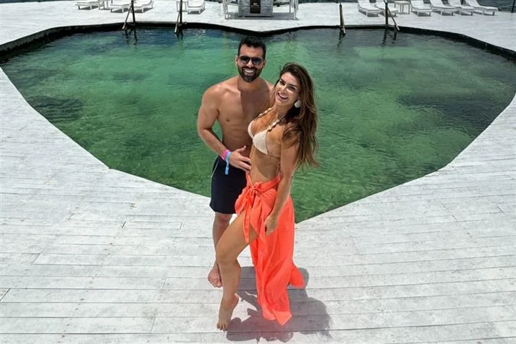 Bianca Saraiva e Charles Feijó curtem os encantos de Jeri