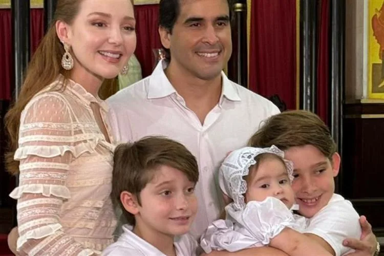 Larissa e Rodrigo Furtado iniciam Maria Luiza nos caminhos cristãos em emocionante batizado