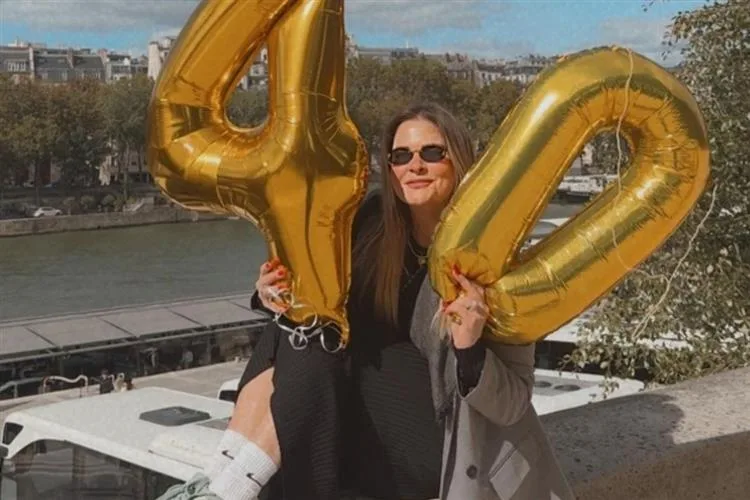Carol Ciarlini curte temporada na Europa com o primogênito, Reninho