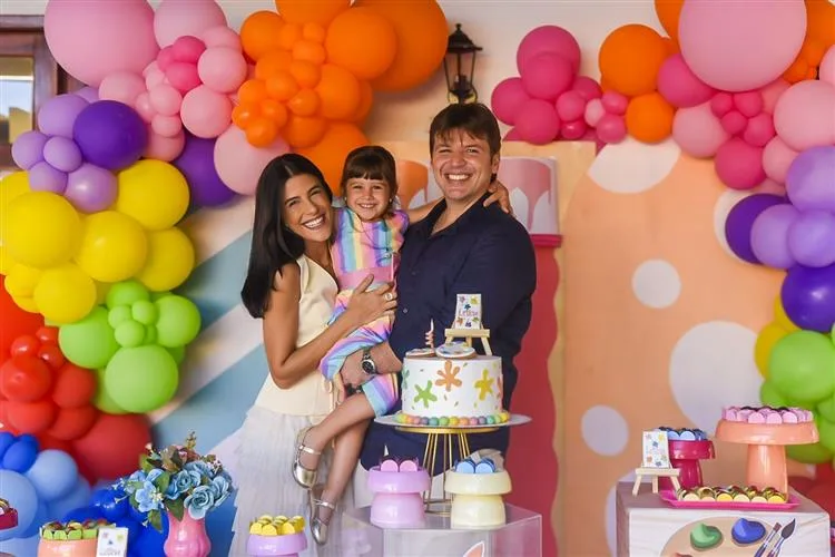 Clarissa Aguiar e Paulo Porto festejam os quatro anos da filha Letícia com muita arte