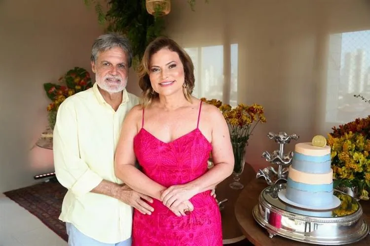 Paulo Miranda comemora nova idade em happy hour sunset