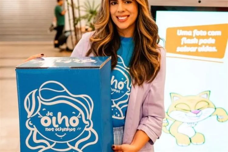 Oftalmologista Daniella Lucena abraça a campanha nacional "De olho no olhinho"
