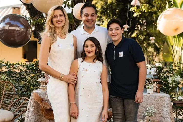 Rebeca e Bruno Bastos radiantes com a espera de Celine, próxima filha do casal
