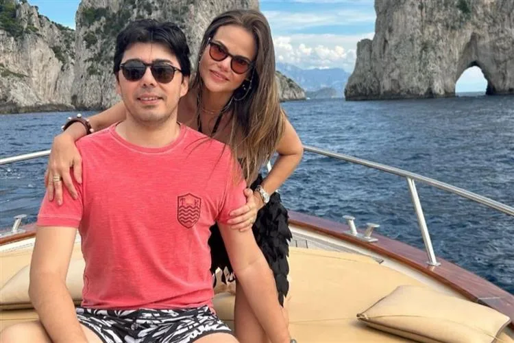 Andrea Parahyba e João Batista Silveira curtem temporada de férias com amigos pela Itália