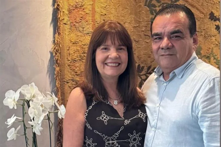 Susy Feitosa ganha surprise b-day para festejar a chegada ao rol dos 60 anos