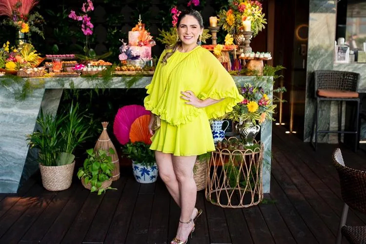 Nathália da Escóssia festeja b-day com muito requinte no rooftop do Gran Marquise