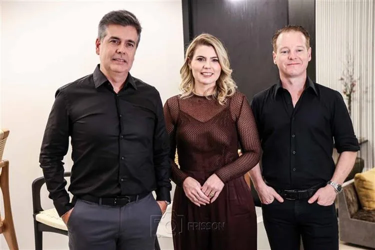 Galpão Design celebra duas décadas de sucesso da cadeira Dinna
