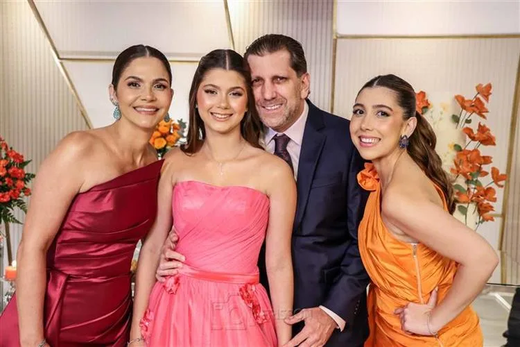 Gabriela Ponte celebra 15 anos com inesquecível e animada festa