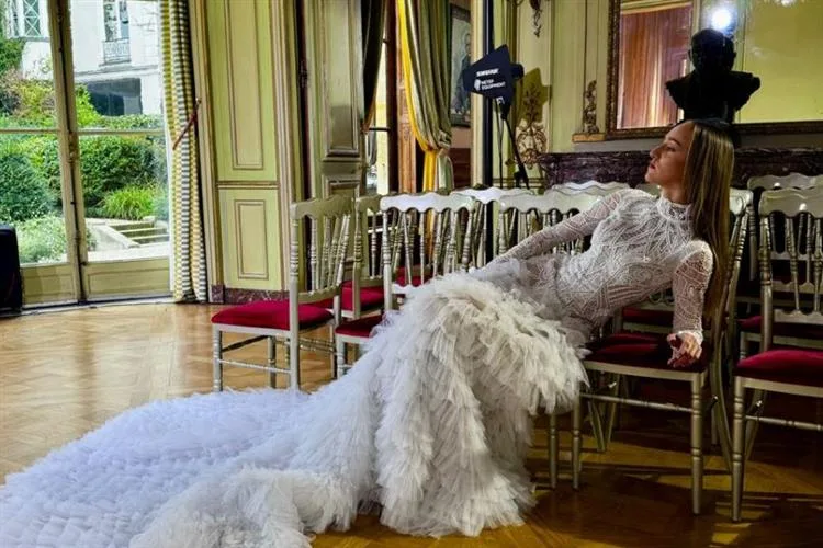 Ivanildo Nunes apresenta suas criações em Paris, participando do desfile da Paris Fashion Week