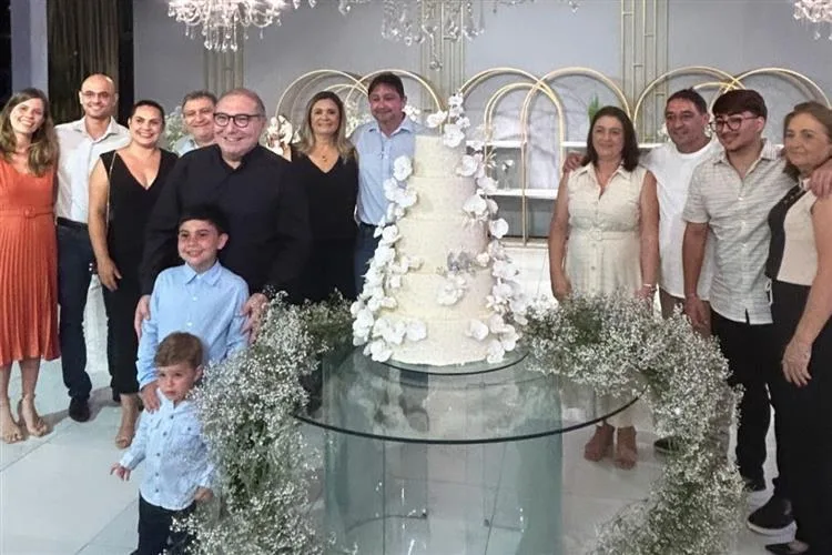 Padre Eugênio Pacelli celebra 60 anos em noite de louvores e alegria