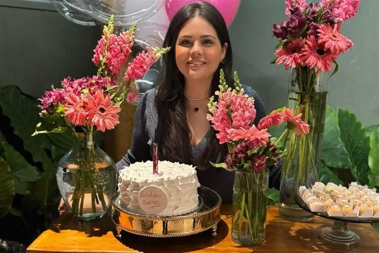 Karine Aquino celebra a nova idade entre os mais próximos