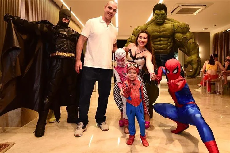Nicole de França e Igor Parente festejam os três aninhos de Igor Filho com super-heróis