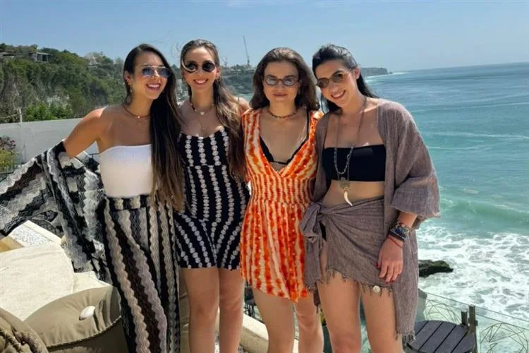 Maria Eduarda Barreira e Nicole Brookes em dias de amizade e muito frisson em Bali, na Indonésia