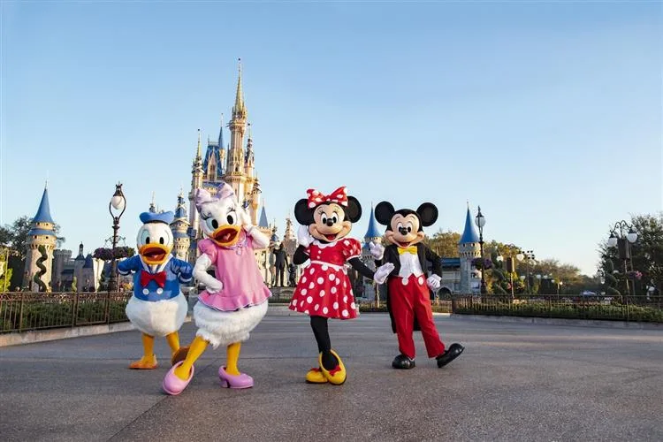 Disney anuncia fechamento dos parques antes da passagem do furacão Milton na Flórida