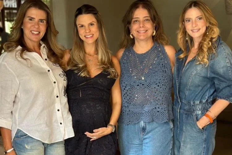Mariana Pinto é surpreendida com festa para celebrar b-day