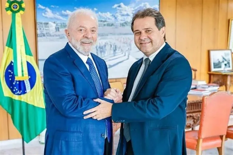 Lula desembarca em Fortaleza para mega comício com Evandro Leitão