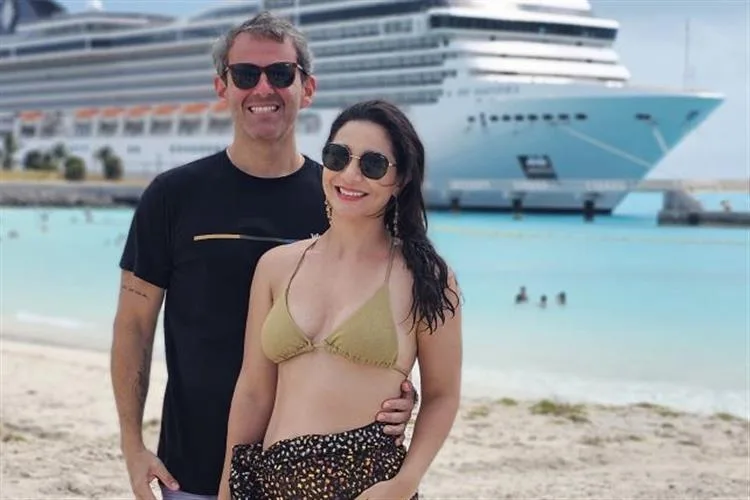 Jamila Araújo e João Paulo Saraiva brindam 10 anos de casamento a bordo do cruzeiro MSC Divina