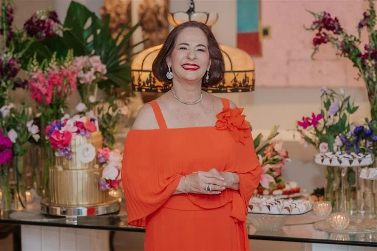 Cristina Fiúza Miranda celebra 80 anos cercada do carinho da família
