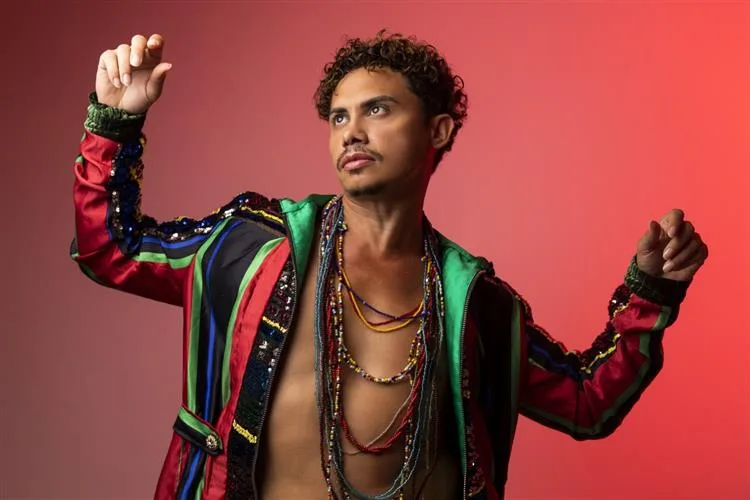 RioMar Fortaleza celebra 10 anos de história com show de Silvero Pereira