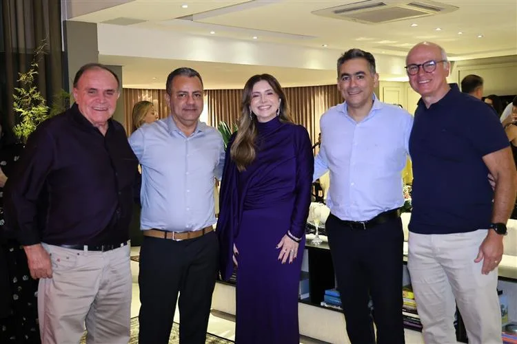 Emília Buarque reúne seleto grupo para celebrar aniversariantes de outubro