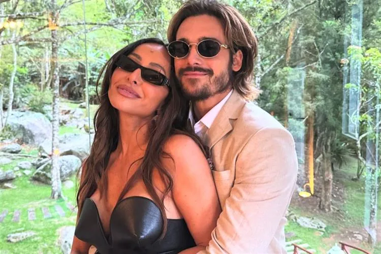 Sabrina Sato e Nicolas Prattes anunciam que esperam primeiro filho juntos
