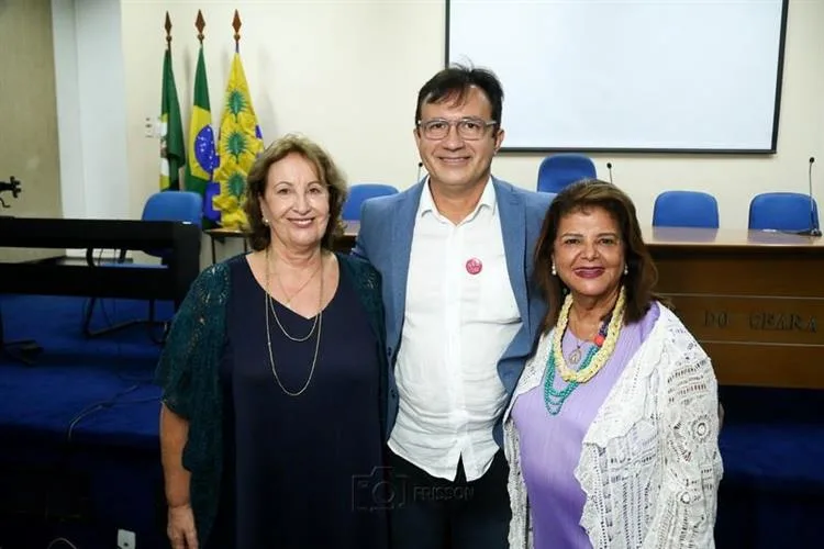 Luiza Helena Trajano inspira gerações em roda de conversa cearense