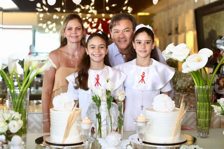Layla e Guilherme Fujita reúnem a família em torno da primeira comunhão das filhas Nicole e Liz