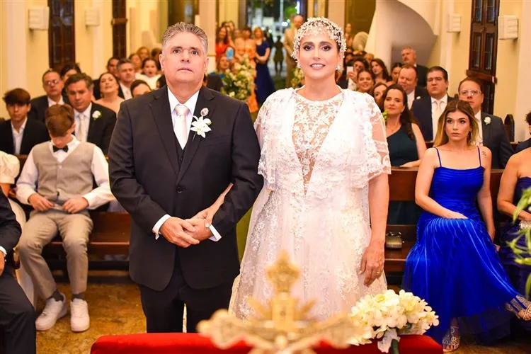 Lucianna Rangel e Rodney sobem ao altar e eternizam seu amor