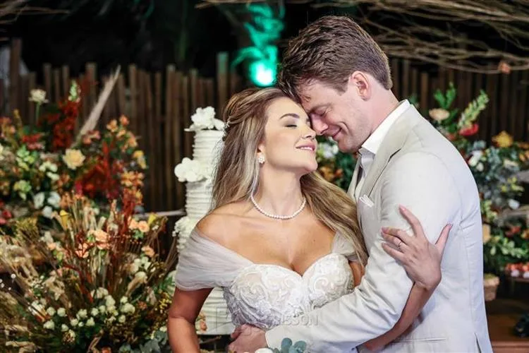 Lívia Baral e Jan Willen celebram a sua união com familiares e amigos