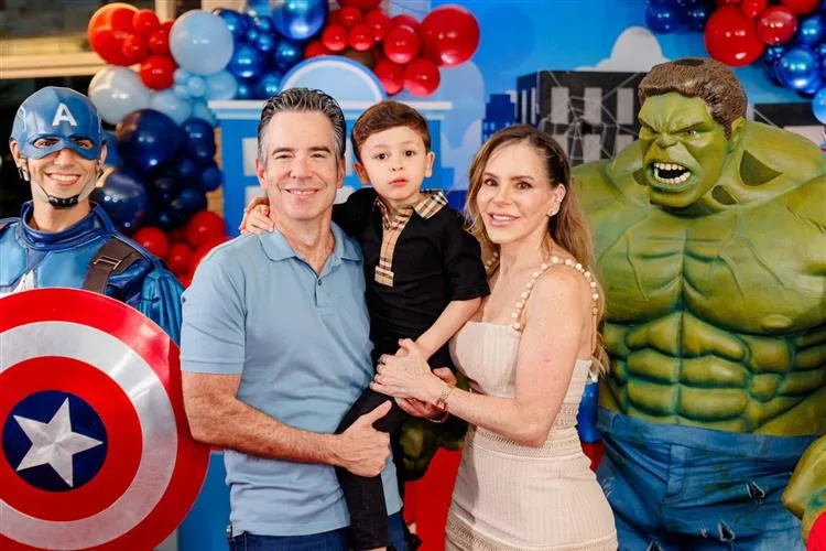 Sandra Arraes e Rocha comemoram o quarto aniversário do neto Pedrinho