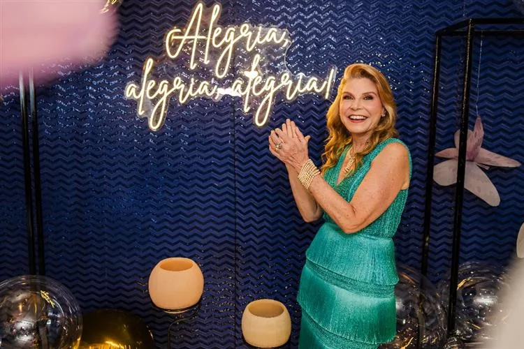 Rosângela de Francesco celebra aniversário com muita alegria