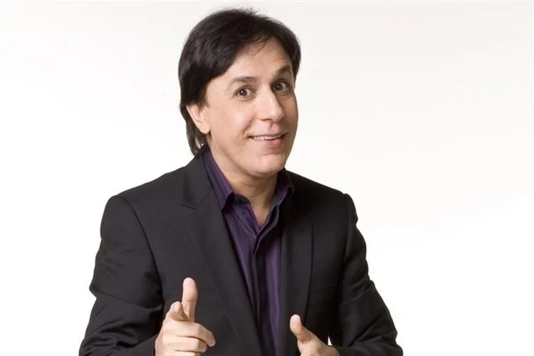 Tom Cavalcante desembarca em Fortaleza para apresentar novo espetáculo