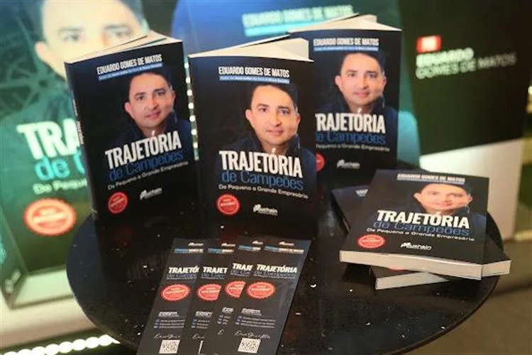 Eduardo Gomes de Matos lança livro "Trajetória de Campeões" em noite de autógrafos
