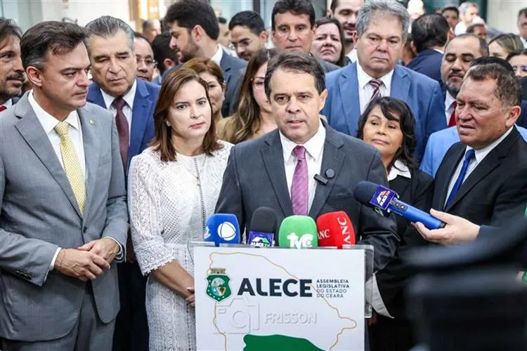 Alece reabre Plenário 13 de Maio após obras de restauração