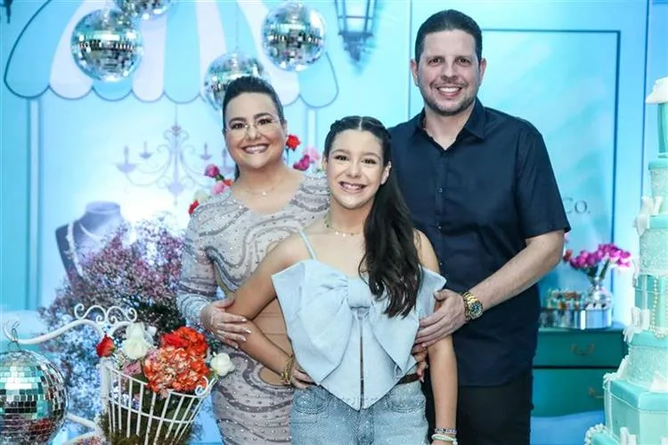 Mayara e Homero Silva comemoram os 12 anos de Maria Eduarda