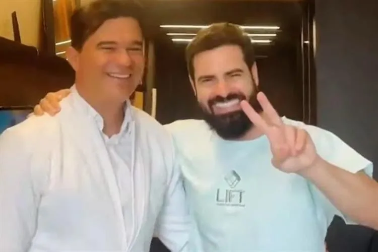 Cantor Renno adere ao transplante de barba