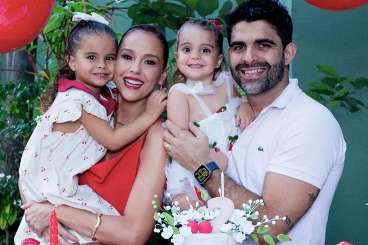 Mariana Vasconcelos e Eliseu Becco festejam os dois anos da filha Valentina