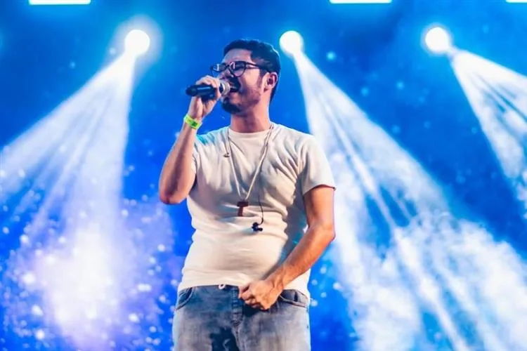 Yuri Costa apresenta nova música, “Eu Amo Você”, com participação de Vocal Livre