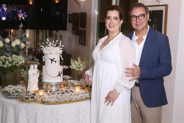 Andrea Vieira e Francisco Milton Mendes Neto se casam em emocionante evento