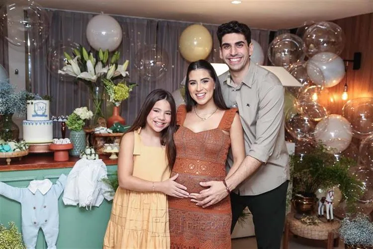 Tatiana e George Dantas reuniram os mais próximos no chá de fraldas do José Miguel
