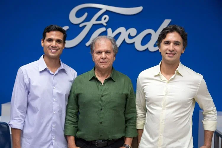Ford Crasa inaugura loja no Guararapes em prestigiado evento