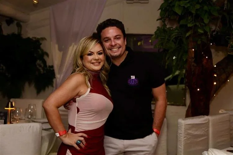 Liliany Gomes reúne seleta e animada turma para celebrar o "TBT dos 50 anos"
