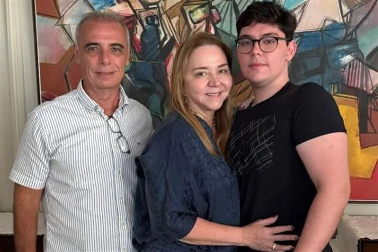 Pedro Fujita celebra os 19 anos com a família em solo alencarino