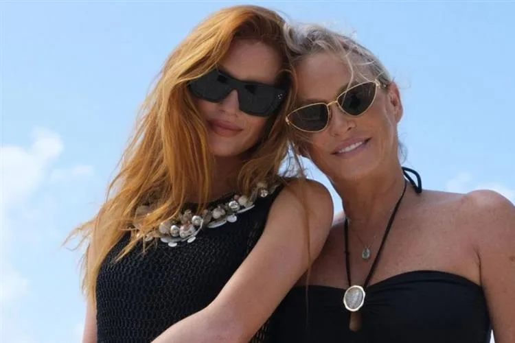 Marina Ruy Barbosa comemora o aniversário de 56 anos de sua mãe, Gioconda
