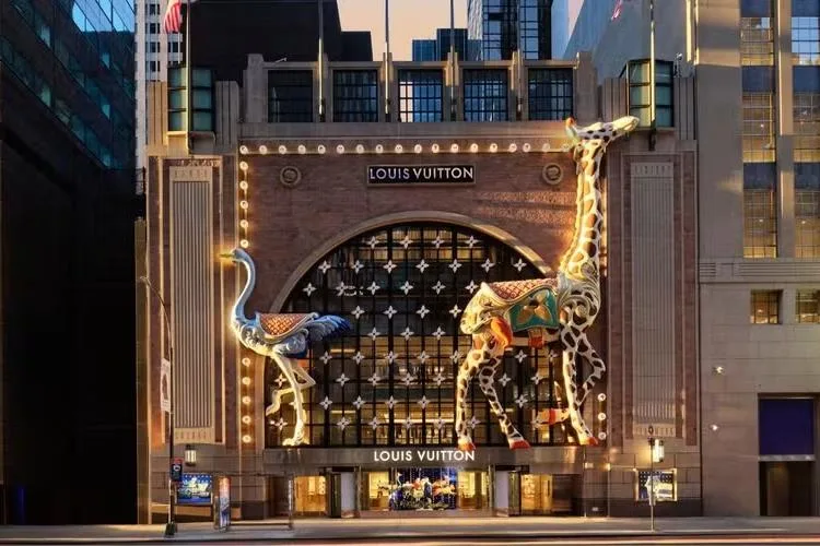 Inauguração da luxuosa loja da Louis Vuitton em Nova York