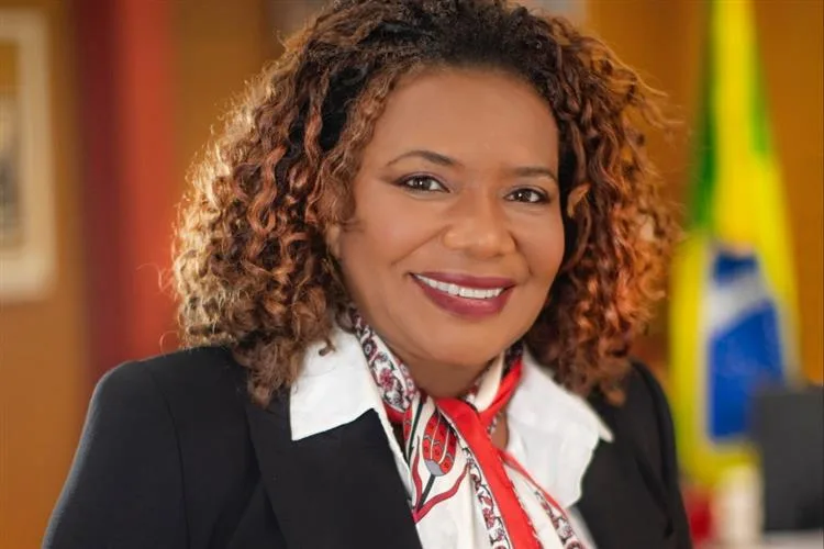 Ministra Margareth Menezes desembarca em Fortaleza para participar do 8º Fórum Nacional de Museus