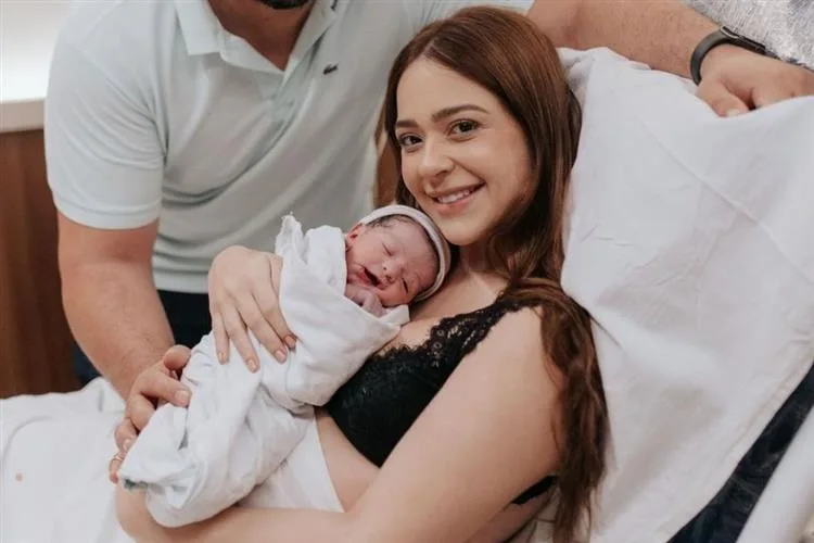 Nasce Helena para felicidade de Luiza Gazzineo e Felipe Cabral