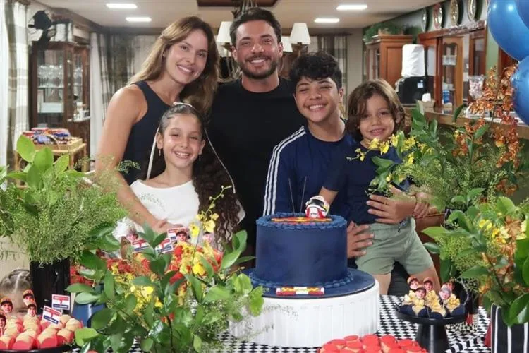 Yhudy recebe homenagens da mãe, Mileide, e do pai, Wesley Safadão, ao completar 14 anos